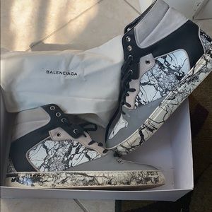 MENS BALENCIAGA SNEAKER BLK/WHT SIZE 11.5 (AS IS)